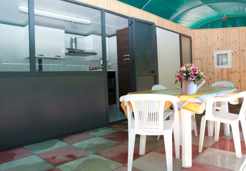 Immagine decorativa che raffigura una casa mobile vista dall'esterno
